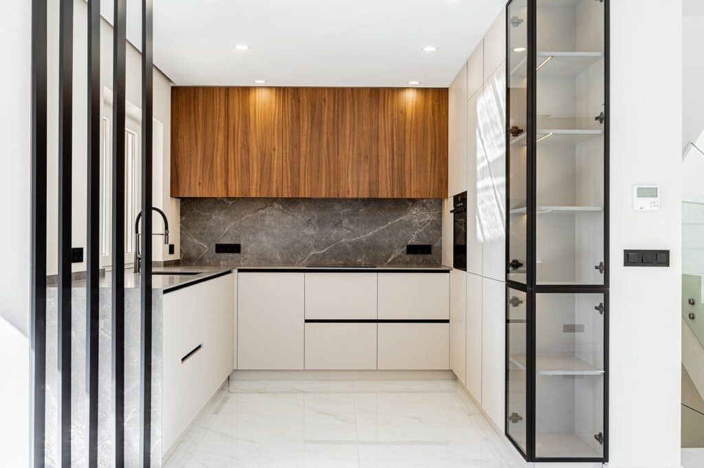 kitchen, modern, marble, wooden, cabinets, luxury, design, costa blanca, premium, finish, minimalist, contemporary, stylish, home, spanish, property, white, elegant, details, bright, lifestyle, sleek, surface, apartment